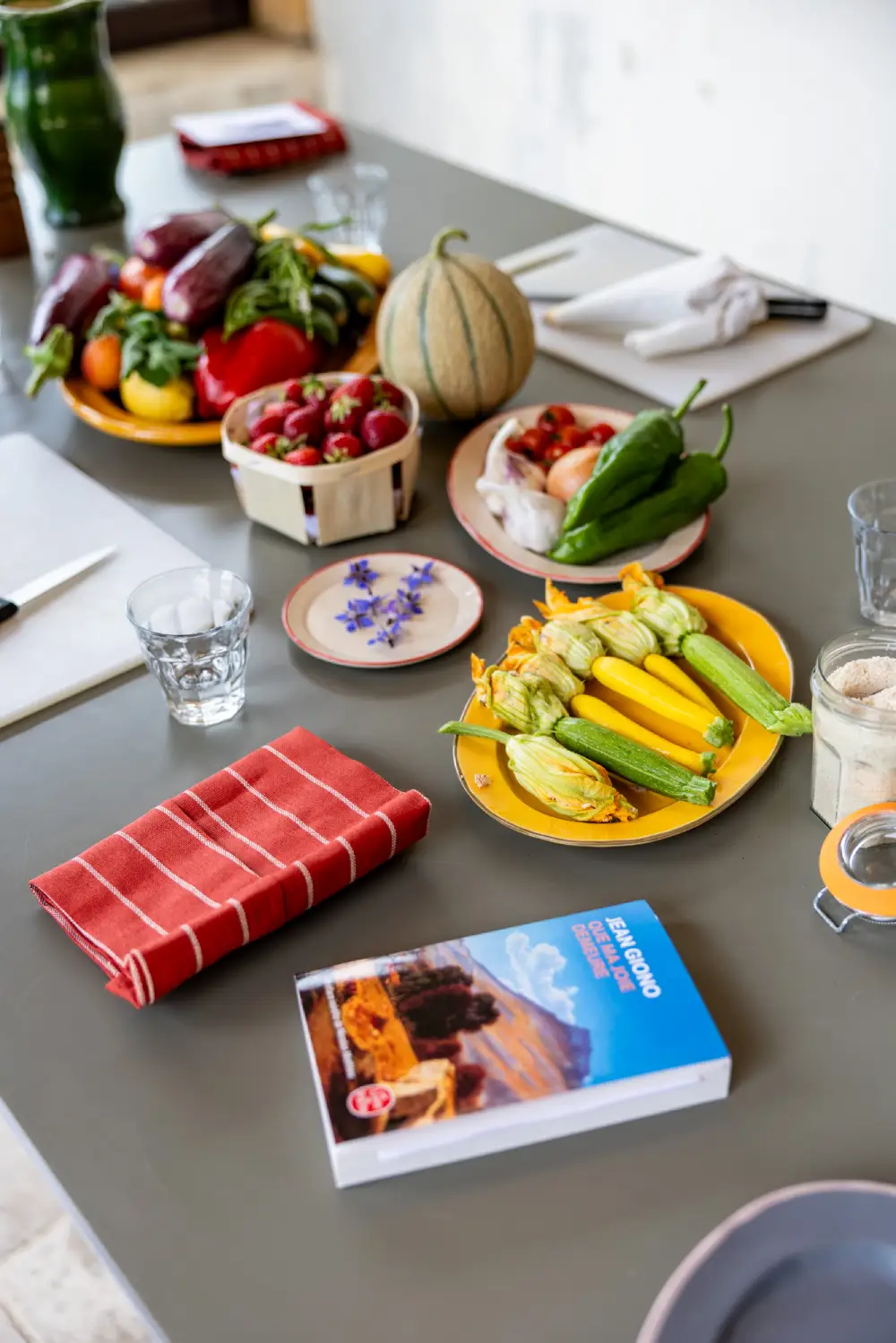 Atelier-cuisine-provençal-avignon-vaucluse-heloise-végétale-table-livre