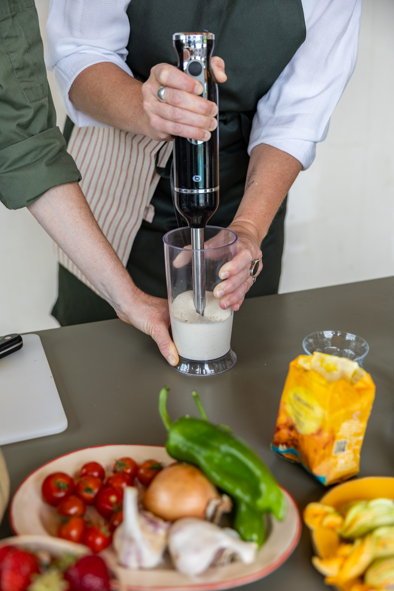 Atelier-cuisine-teambuilding-avignon-vaucluse-heloise-végétale-rse-qvct-travail-mayonnaise